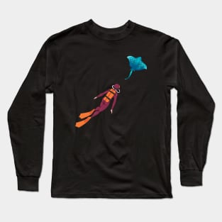 diver observes a stingray, minimalistic graphics for diving addict Long Sleeve T-Shirt